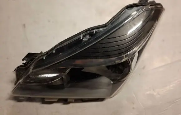 Toyota Yaris Headlight/headlamp