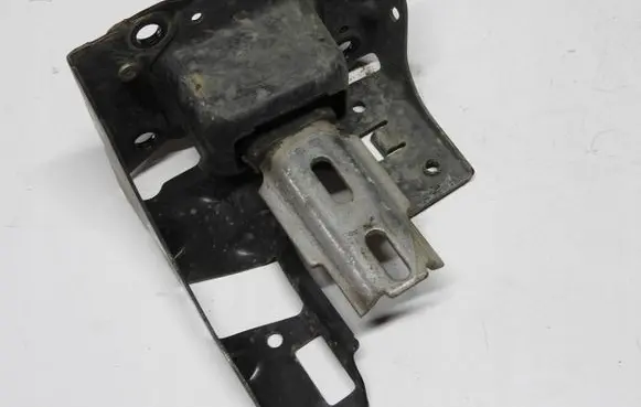 Peugeot 208 Engine mount bracket 9680293280