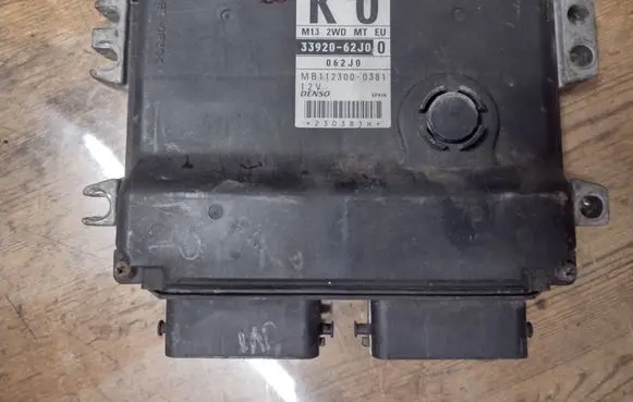 Suzuki Swift II Engine control unit/module 3392062J0 062J0 MB1123000381