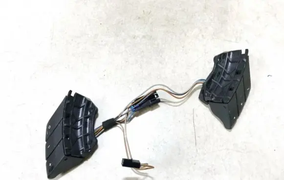 Steering wheel buttons/switches