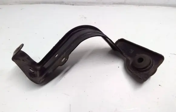 Honda CR-V Fender mounting bracket