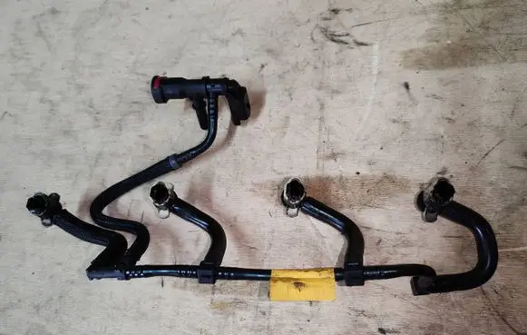 Nissan Pulsar Fuel return line/hose 166714557R