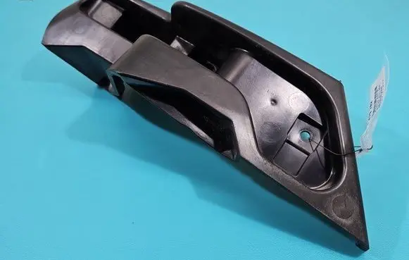 Rear bumper mounting bracket