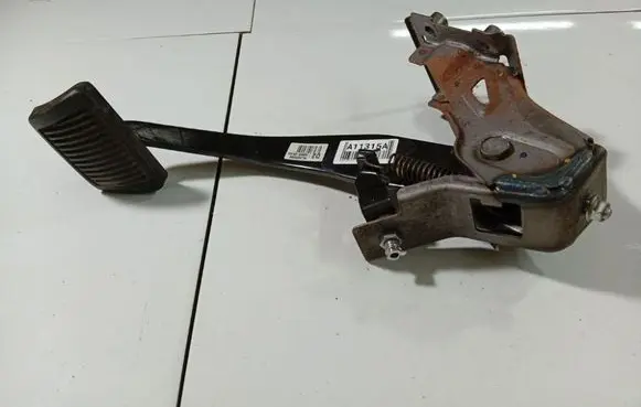 Hyundai ix35 Brake pedal HLJAD0069