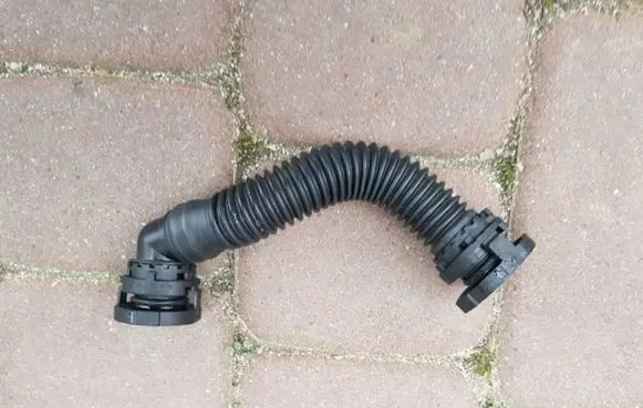 Volkswagen PASSAT B8 Breather/breather pipe/hose 04L103493