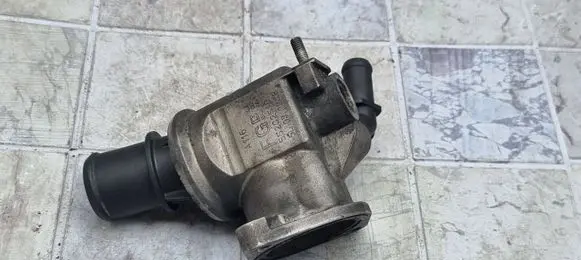 Thermostat/thermostat housing