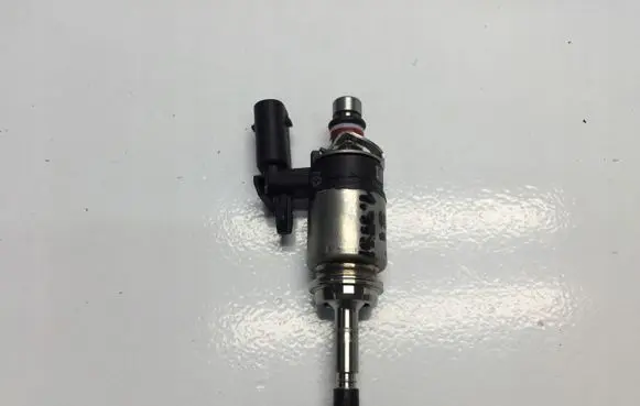 Audi A3 8Y Fuel injector 04E906836AD