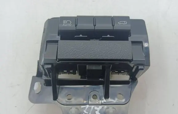 Lexus NX Tailgate/boot open switch button 5561878020