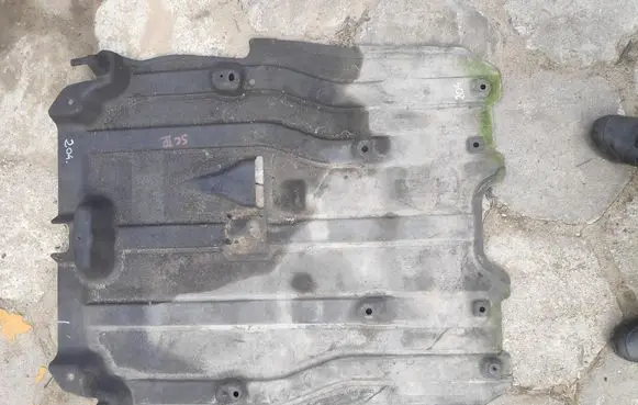 Engine splash shield/under tray