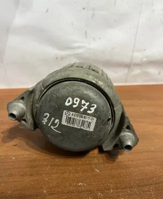 Mercedes-Benz S W221 Engine mount bracket A2122406317 D973