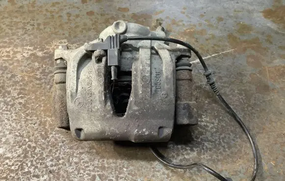 Mercedes-Benz E W211 Front brake caliper Z06028295B