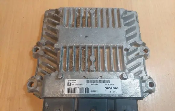 Volvo S40 Engine control unit/module ECU 36000592 5WS40563A-T SID803AM