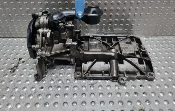 BMW 5 F10 F11 Oil pump 7810823