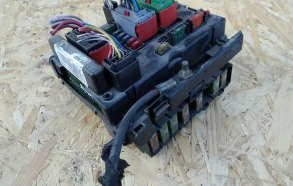 Peugeot 206 BSM Control unit 9646405380