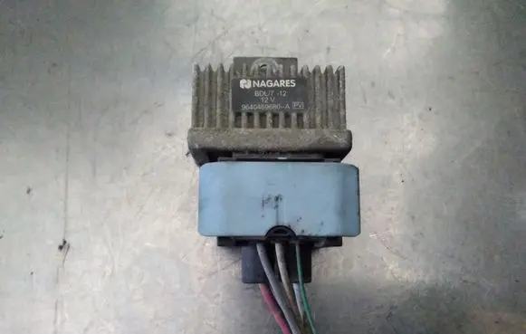 Renault Laguna III Glow plug pre-heat relay 9640469680A