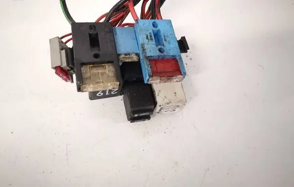 Volkswagen PASSAT B5.5 Fuse box set 8D0937503D