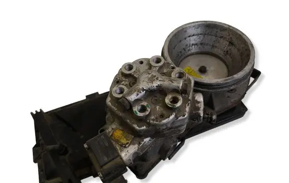 Audi 80 90 B3 Fuel distributor 0438121049 048101029 026133837G