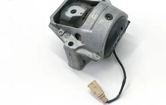 Engine mount bracket