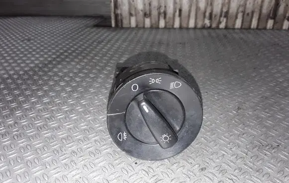 Volkswagen Golf IV Light switch 1C0941531