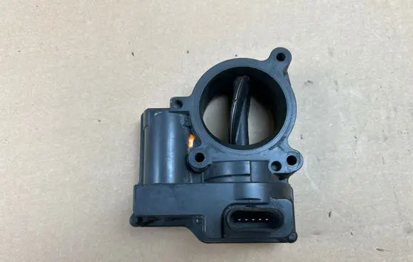 Volkswagen PASSAT B6 Throttle valve 03C128063A