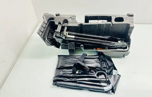 Audi Q5 SQ5 8R Tool set 