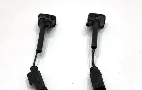 BMW 5 E60 E61 Windshield washer spray nozzle 7132969