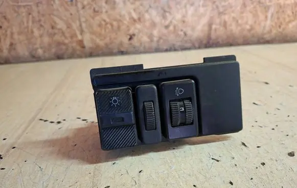 Volkswagen Multivan T4 Headlight level height control switch 701858099