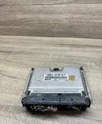 Volkswagen PASSAT B5.5 Engine control unit/module 038906019KC 0281011204