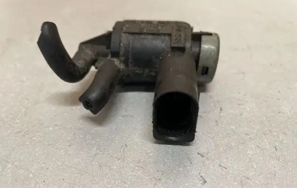 Volkswagen Tiguan Turbo solenoid valve 1K0906283A
