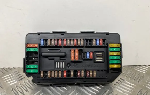 BMW 4 F32 F33 Fuse module 9337879
