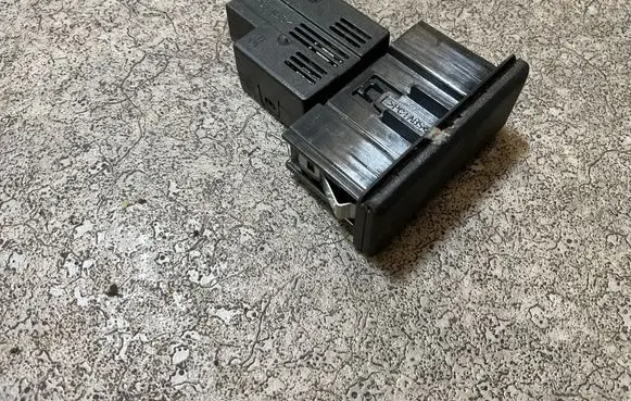 Volkswagen Transporter - Caravelle T6 USB socket connector 3G5035954 7T0035222 323012890582