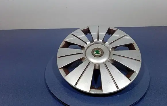 Skoda Fabia Mk1 (6Y) R17 wheel hub/cap/trim 6Y0601147H