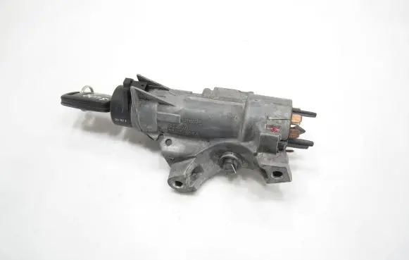 Volkswagen PASSAT B5 Ignition lock 4B0905851A