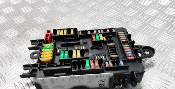BMW 4 F32 F33 Fuse module 9389070