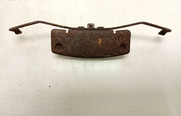 Volvo V70 Front brake pad spring
