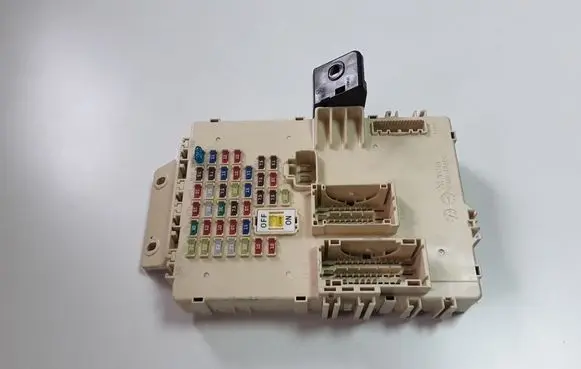 Hyundai i40 Fuse module 919503Z021