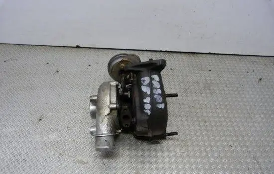 Volkswagen PASSAT B5 Turbo 028145702R