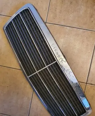 Mercedes-Benz E W210 Front bumper upper radiator grill O4KARIK