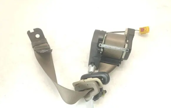 Middle seatbelt (rear)