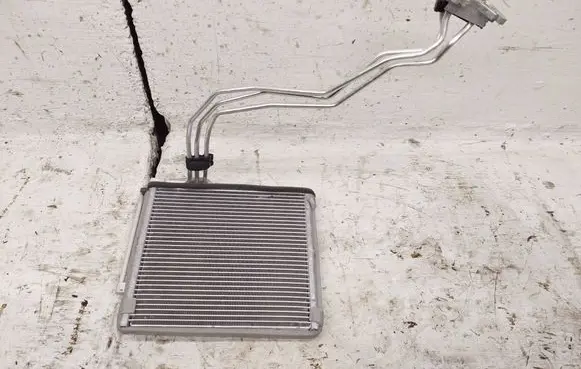 Tesla Model 3 Air conditioning (A/C) radiator (interior)