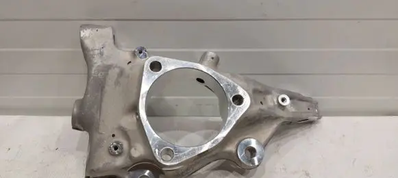 Chevrolet Camaro Front wheel hub spindle knuckle 84169866