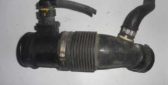 Air intake hose/pipe