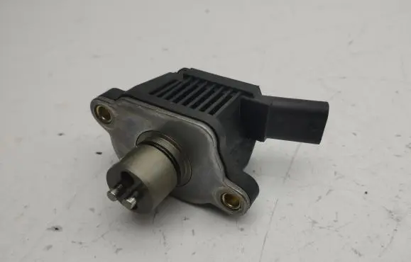 Volkswagen Golf VIII Camshaft vanos timing valve 04E906048A