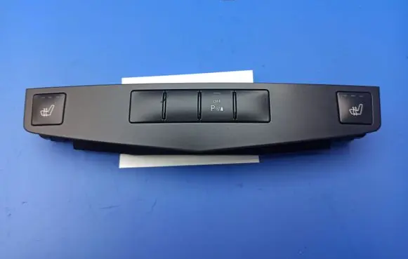 Mercedes-Benz C W204 Seat heating switch A2048704310 33702401