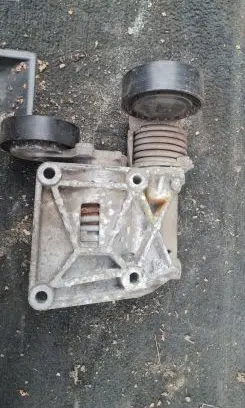 Volvo V50 Alternator belt tensioner 8692808