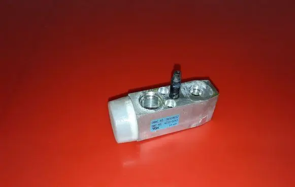 Chevrolet Aveo Air conditioning (A/C) expansion valve 96539652 42530243