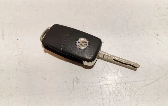 Volkswagen Touran II Ignition key/card 