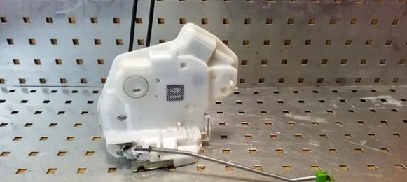 Mitsubishi ASX Front door lock