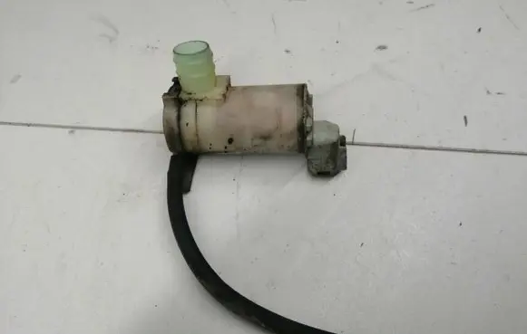 Nissan Qashqai+2 Windscreen/windshield washer pump 2224621A