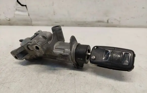 Volkswagen PASSAT B5.5 Ignition lock 4B0905851B